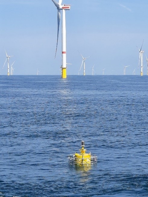 Installation of an experimental 'littoral module' at the edge of the Mermaid offshore wind farm on 24 May 2023 with the RV Belgica.